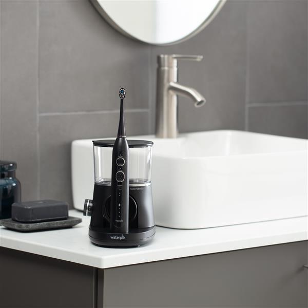 Black Waterpik? Sonic-Fusion? 2.0 Flossing Toothbrush - Image 6