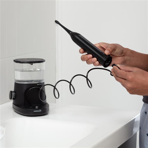 Black Waterpik? Sonic-Fusion? 2.0 Flossing Toothbrush - Image 7