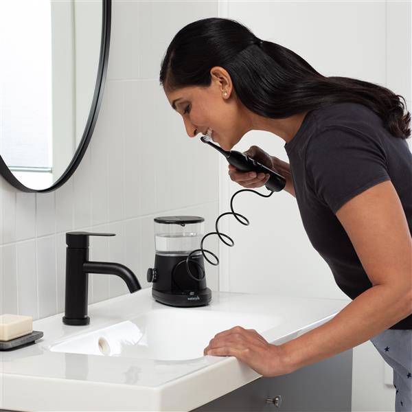 Black Waterpik? Sonic-Fusion? 2.0 Flossing Toothbrush - Image 3